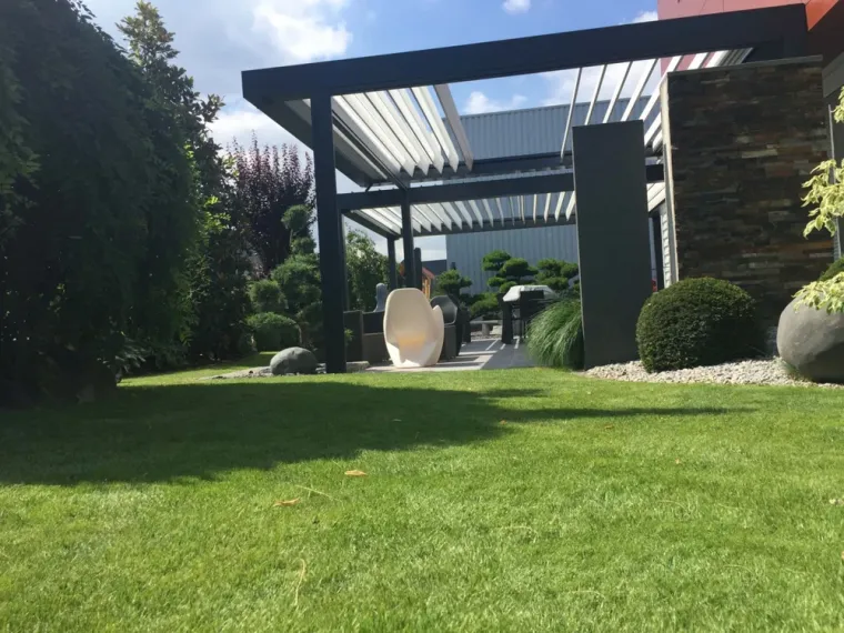 Pergola bioclimatique à lames orientables Aluminium SKÖLL DOUBLE RETRACT, Armentières, BECART